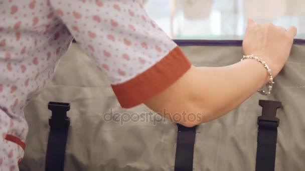 Pressure therapy of legs in cosmetic salon — Stock Video