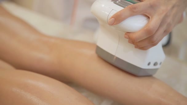 Anticelulite e terapia de elevação com cosmetologia de hardware — Vídeo de Stock