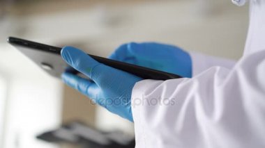 Doktorlar el 4 bin tablet kullanarak yakın çekim
