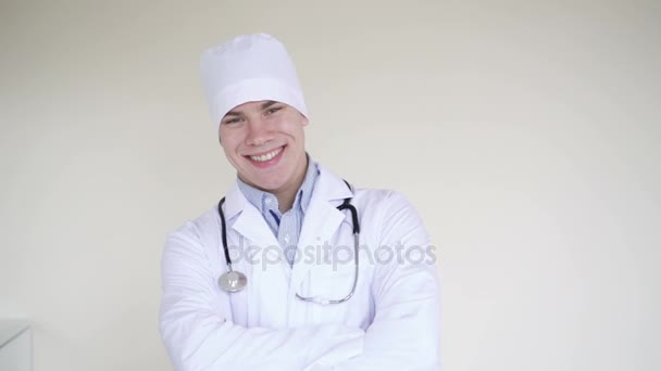 Smiling male doctor posing and looking at camera in 4K — Stock Video