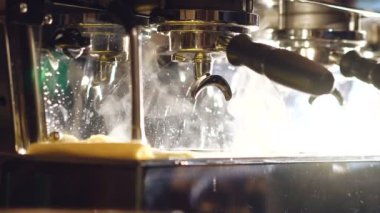 Kahve hazırlama kapatın. Yavaş yavaş