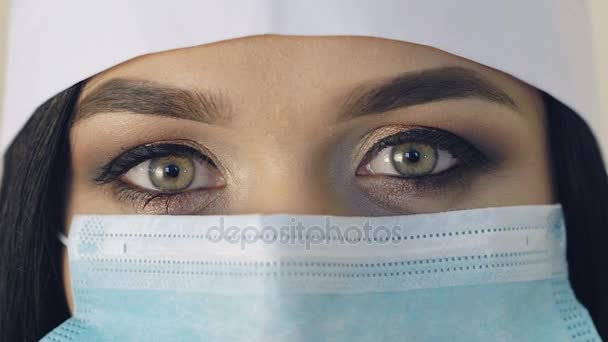 Close up of look of pretty female doctor eyes. — Stock Video