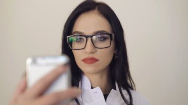 Çok kadın doktor web hasta 4 k ile danışmanlık