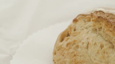 Buğday ekmeği beyaz arka plan üzerinde kapat