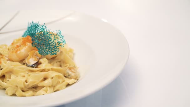 Close up van de pasta in 4k — Stockvideo