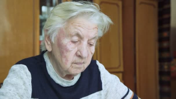 Old Woman Praying To God — Stock Video