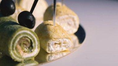 Arka plan ile tat aperatifler şiş üzerinde döndürme