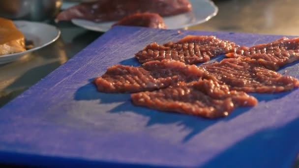 Master chief cooking meat chops. Slowly — Stock Video