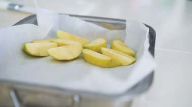 Dilim elma tarçın 4 k ile strewing