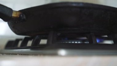 4 k ocakta kızartma tavası Isıtma yakın çekim