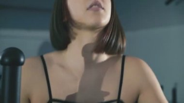 Step 4 k spor salonunda güzel kız egzersizleri