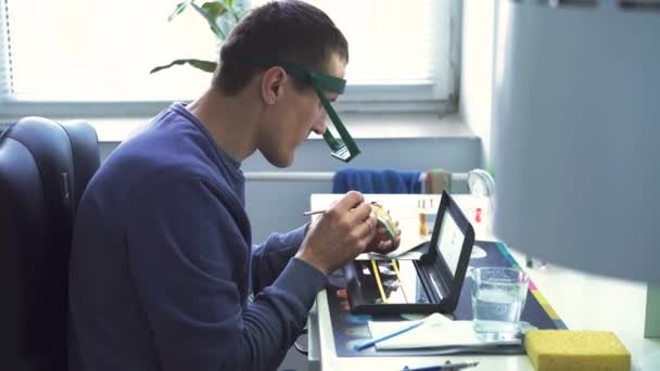 Стоматолог виготовляє модель щелепи людини в 4К — стокове відео
