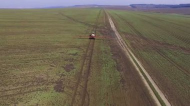 Traktör hava görüntülerini kolza tohumu alan kimyasal madde 4 k ile sprinkles