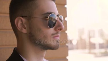 4 k balkondan seyir yakışıklı ciddi maço profili