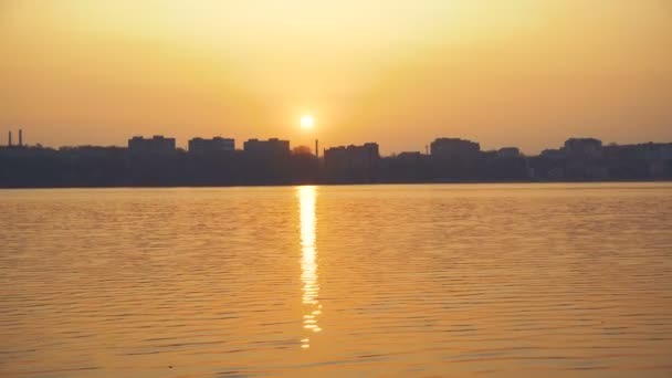 Φόντο ηλιοβασίλεμα πάνω από τη θάλασσα σε ανάλυση 4k — Αρχείο Βίντεο