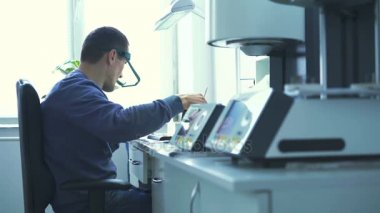 Diş hekimi Lehçe modeli 4 k insan çene