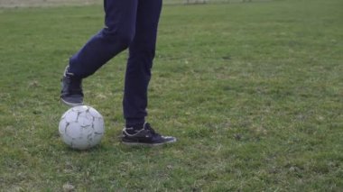 Mutlu çocuklar 4 k stadyumda futbol oynamak