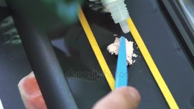 Seramik sır karıştırma yakın çekim
