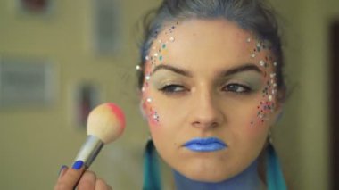 Sürecin peahens bodyart Carnival ve Cadılar Bayramı için kız 4k