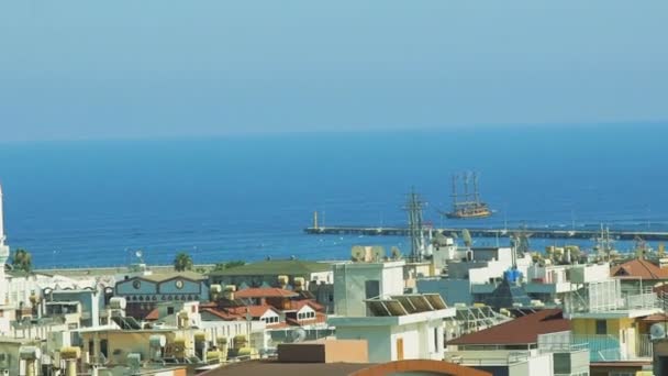 ALANIA, TURQUÍA - 10 DE JULIO DE 2017: La vista panorámica de la costa de Alanya 4K — Vídeos de Stock