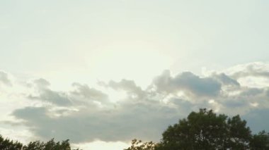 Bulutlar gökyüzü 4 k hareketli arka plan