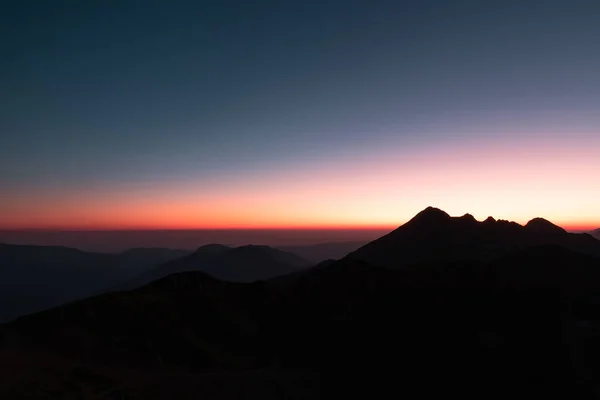 Sonnenuntergang Berg Mit Klarem Himmel Und Dunklen Schatten — Stockfoto