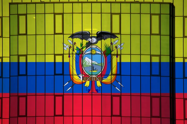 背景纹理上的厄瓜多尔国旗 设计者解决方案的概念 — 图库照片