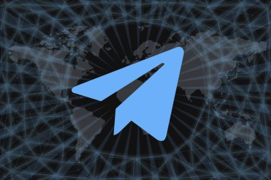 Kripto para birimi simgesi gram, ton, dünya haritası olan koyu bir arkaplan üzerinde