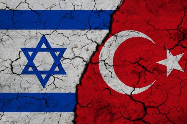 Kırık Dünya 'da İsrail bayrağı ve hindi. İki ülke arasındaki işbirliği kavramı