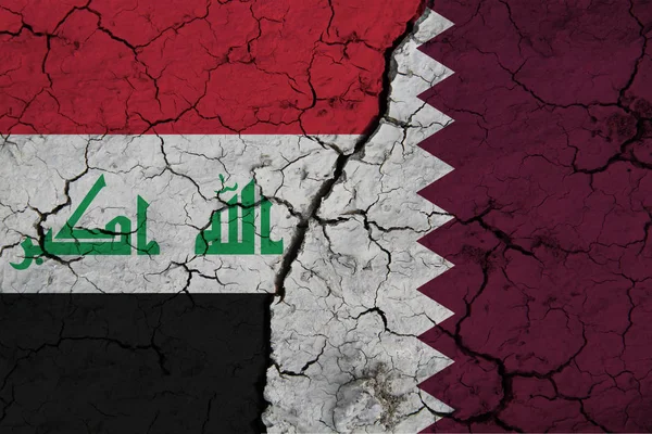 Irak Katar Zászlója Texturált Repedt Földön Két Ország Közötti Együttműködés — Stock Fotó