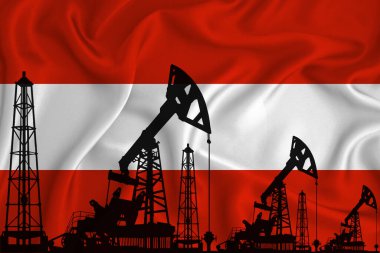 Avusturya bayrağının arka planında sondaj kulesi ve petrol kuyusu silueti var. Petrol ve gaz endüstrisi. Petrol alanları ve petrol şirketleri kavramı.