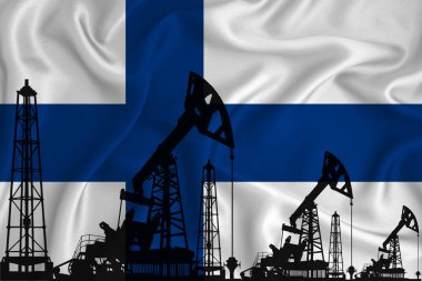 Finlandiya bayrağının arka planında sondaj kulesi ve petrol kuyusu silueti var. Petrol ve gaz endüstrisi. Petrol alanları ve petrol şirketleri kavramı.