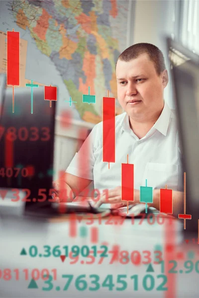 Mladí Podnikatelé Analyzují Akciový Trh Notebooku Obchod Finance Technologie Kryptoměna — Stock fotografie