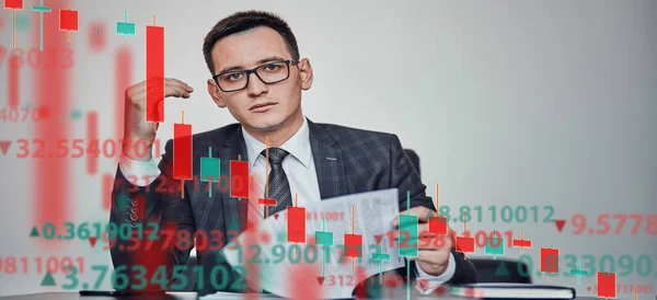 Unga Affärsmän Analyserar Aktiemarknaden Laptop Företag Och Finans Teknik Cryptocurrency — Stockfoto