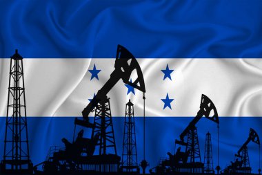 Honduras Bayrağı Geliştiriliyor. Bayrak arka planında sondaj kulesi ve petrol kulesi silueti. Petrol ve gaz endüstrisi. Petrol alanları, gaz ve petrol şirketleri kavramı. 3B görüntüleme.