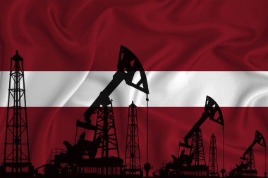Letonya Bayrağı Geliştiriliyor. Bayrak arka planında sondaj kulesi ve petrol kulesi silueti. Petrol ve gaz endüstrisi. Petrol alanları, gaz ve petrol şirketleri kavramı. 3B görüntüleme.