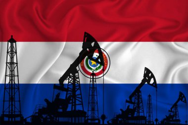 Paraguai 'nin Gelişen Bayrağı. Bayrak arka planında sondaj kulesi ve petrol kulesi silueti. Petrol ve gaz endüstrisi. Petrol alanları, gaz ve petrol şirketleri kavramı. 3B görüntüleme.