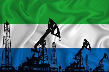 Sierra Leone 'nin Bayrağı. Bayrak arka planında sondaj kulesi ve petrol kulesi silueti. Petrol ve gaz endüstrisi. Petrol alanları, gaz ve petrol şirketleri kavramı. 3B görüntüleme.