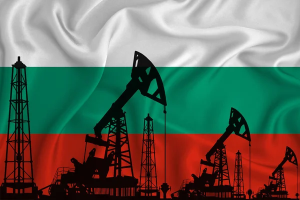 Rozwijająca Się Flaga Bułgarii Sylwetka Platform Wiertniczych Platform Wiertniczych Tle — Zdjęcie stockowe