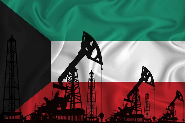 Rozwijająca Się Flaga Kuwait Sylwetka Platform Wiertniczych Platform Wiertniczych Tle — Zdjęcie stockowe