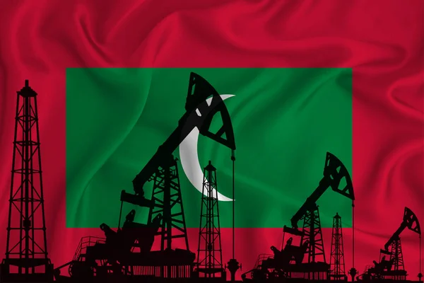 Maldivler Bayraklarını Geliştiriyorum Bayrak Arka Planında Sondaj Kulesi Petrol Kulesi — Stok fotoğraf