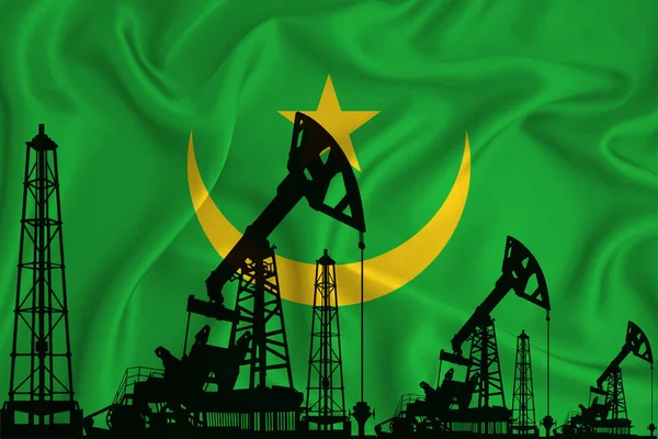 Rozwijająca Się Flaga Mauretanii Sylwetka Platform Wiertniczych Platform Wiertniczych Tle — Zdjęcie stockowe