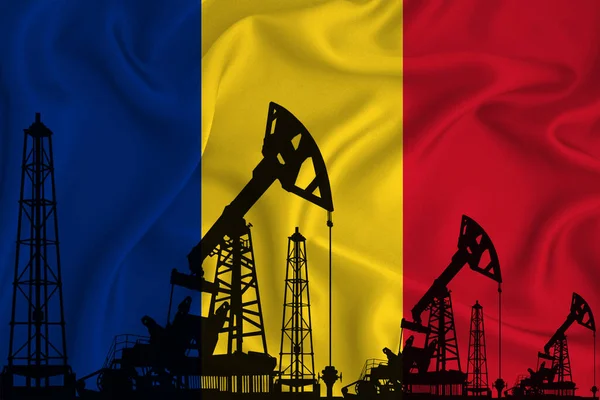 Rozwijająca Się Flaga Mołdawii Sylwetka Platform Wiertniczych Platform Wiertniczych Tle — Zdjęcie stockowe