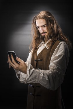 cep telefonu ile Ortaçağ korsan