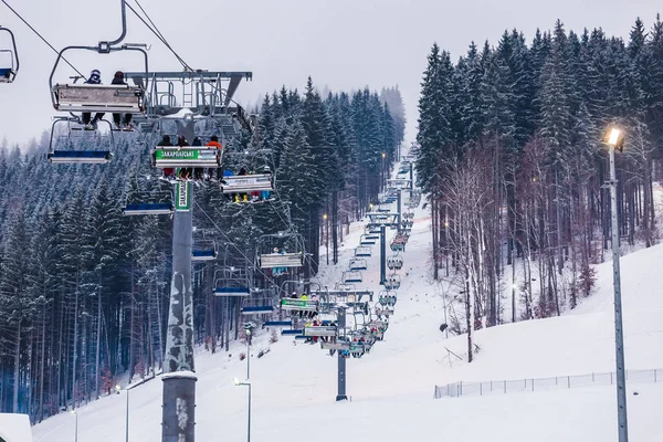 gökyüzü sandalye dağlarda