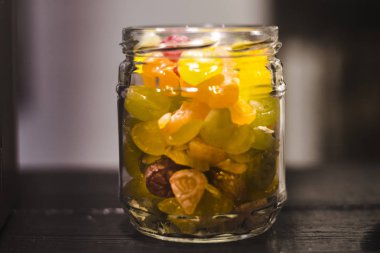 bir cam kavanoza şeker