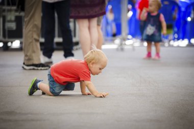 Çocuk ebeveyn gözetimi olmaksızın