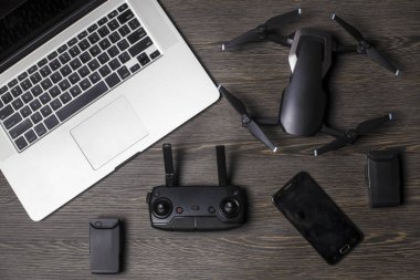 Drone laptop ve telefon