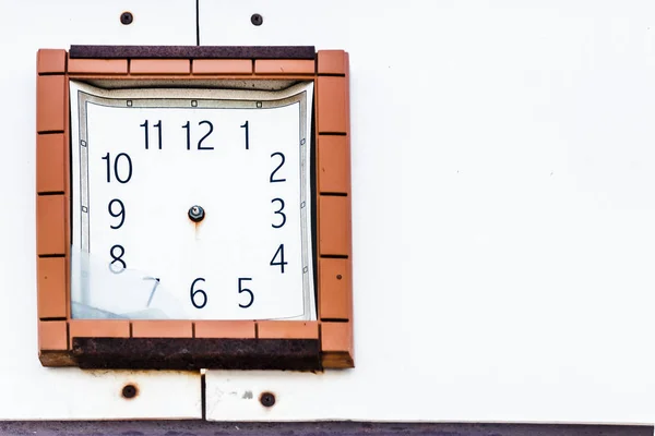 오래 된 고장난된 시계 — 스톡 사진