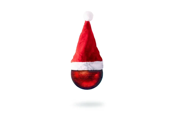 サンタ・ハットのクリスマス・レッドボール — ストック写真